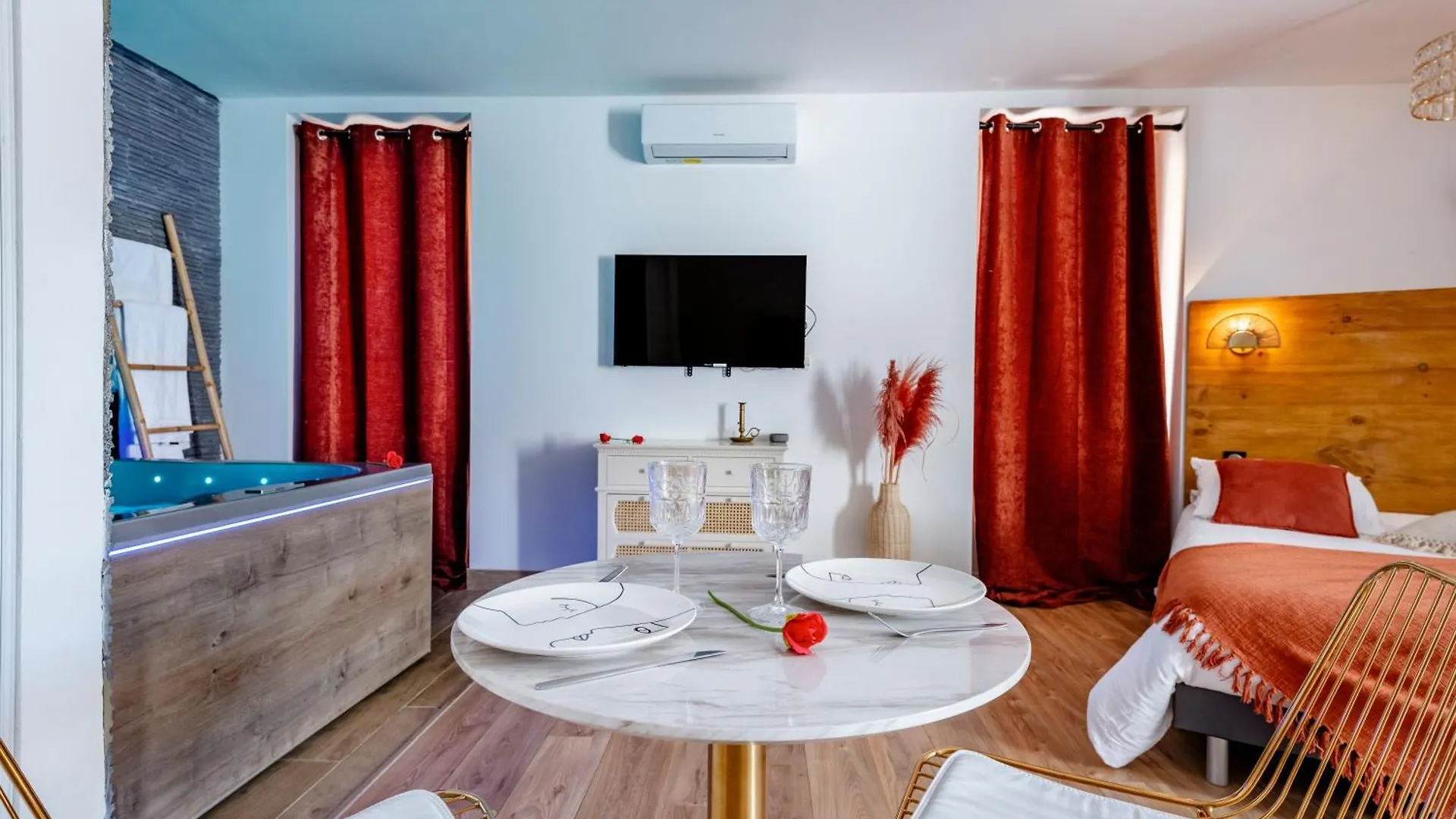 Loft Romantique - Spa Privatif - Spa Noctambulles Hyeres 0*,