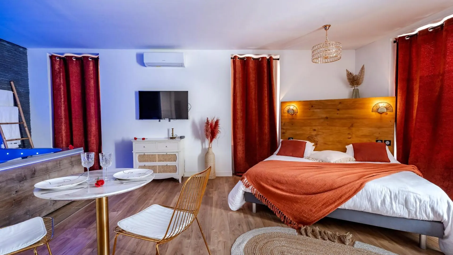 Loft Romantique - Spa Privatif - Spa Noctambulles Hyeres 0*,  France