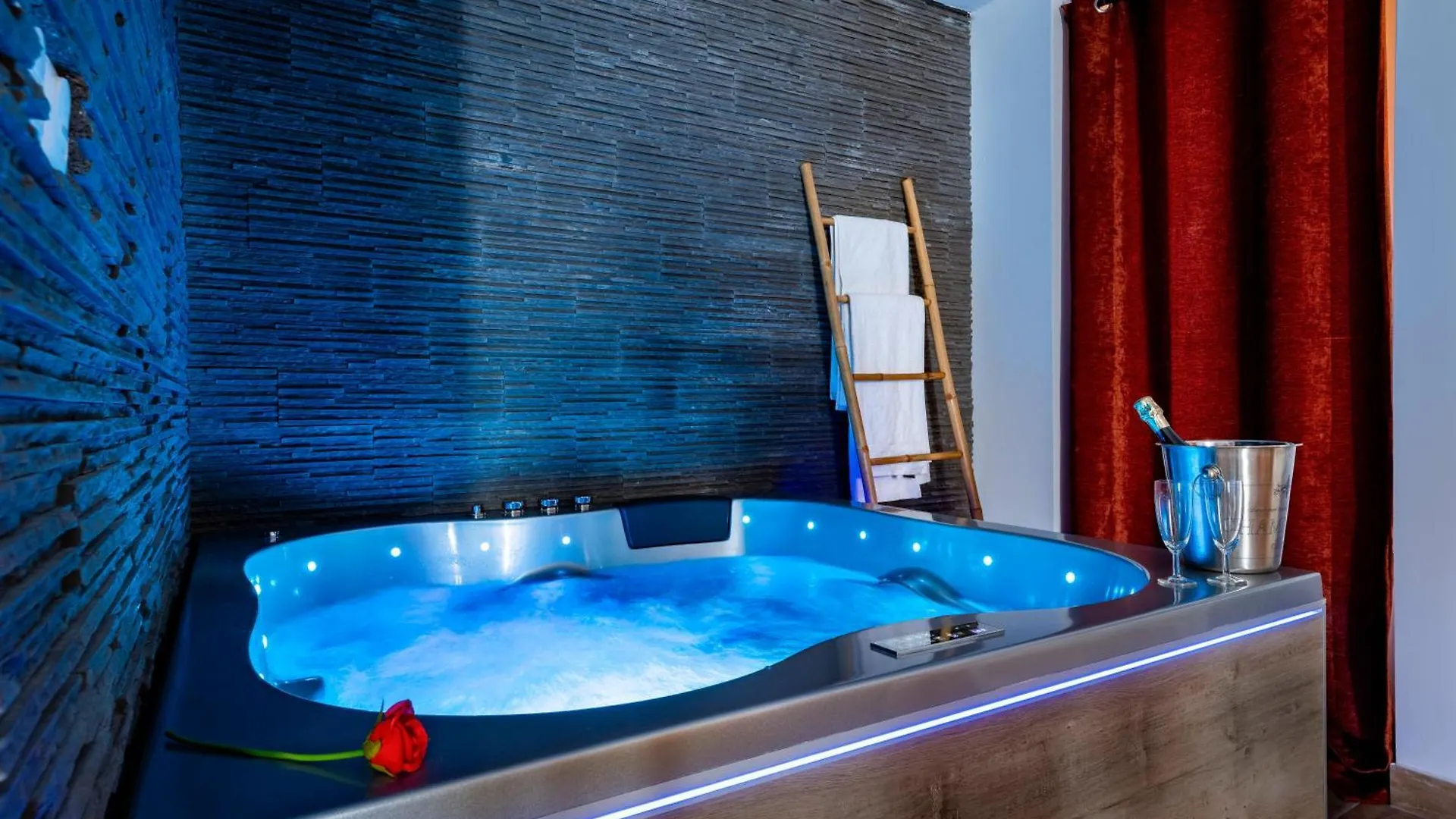 Loft Romantique - Spa Privatif - Spa Noctambulles Hyeres Apartment